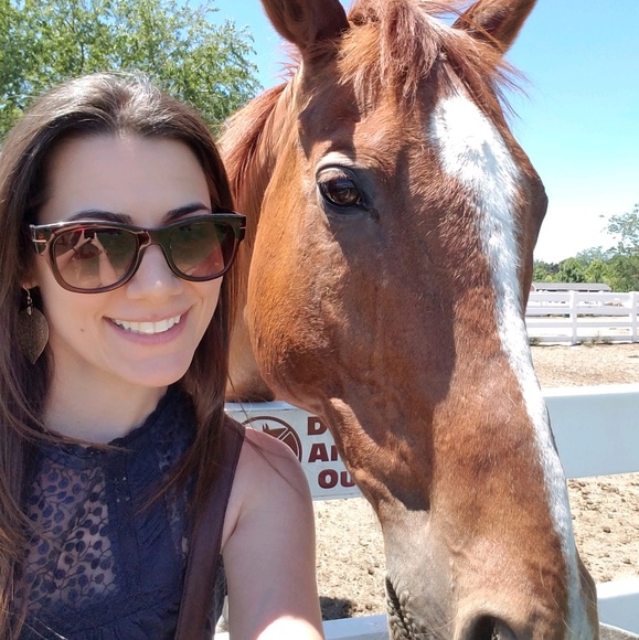 Oh, hi I'm Steff - Picture 1 of 3